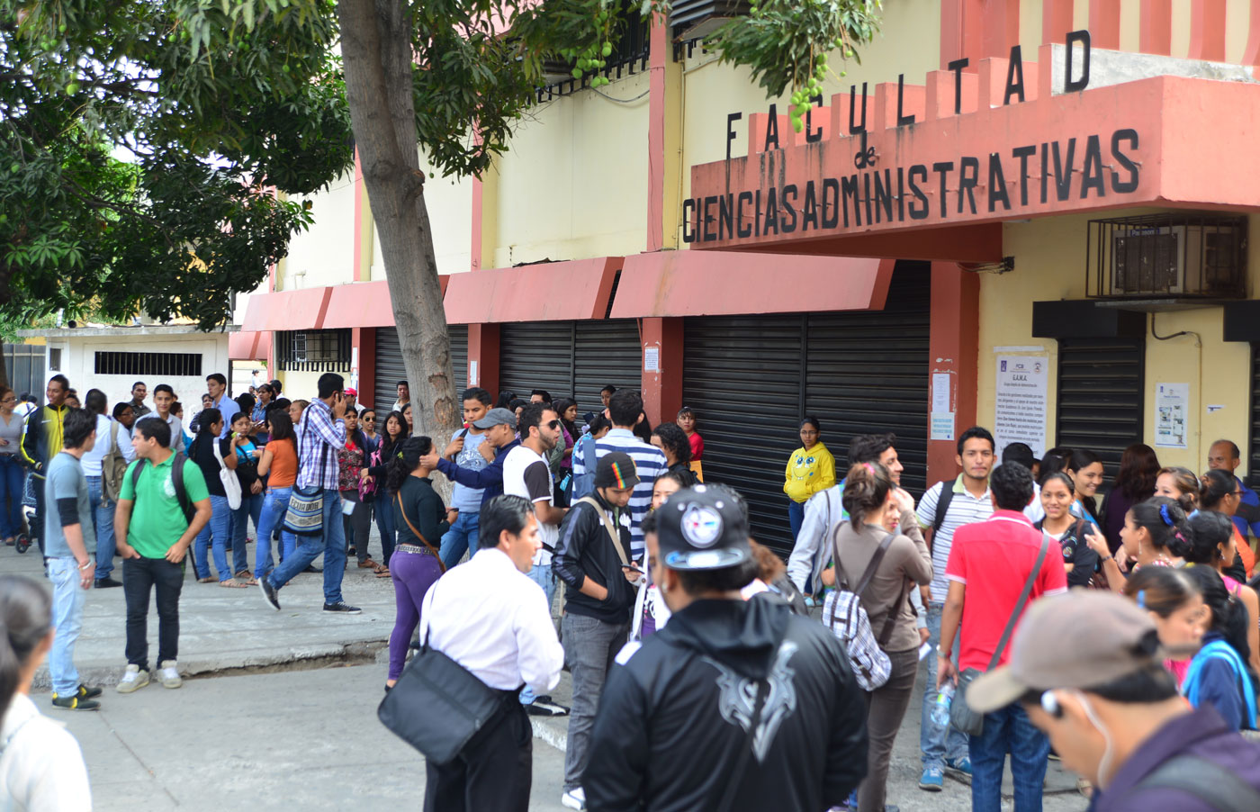 53 mil alumnos forjan pasos en la Universidad de Guayaquil La Voz del